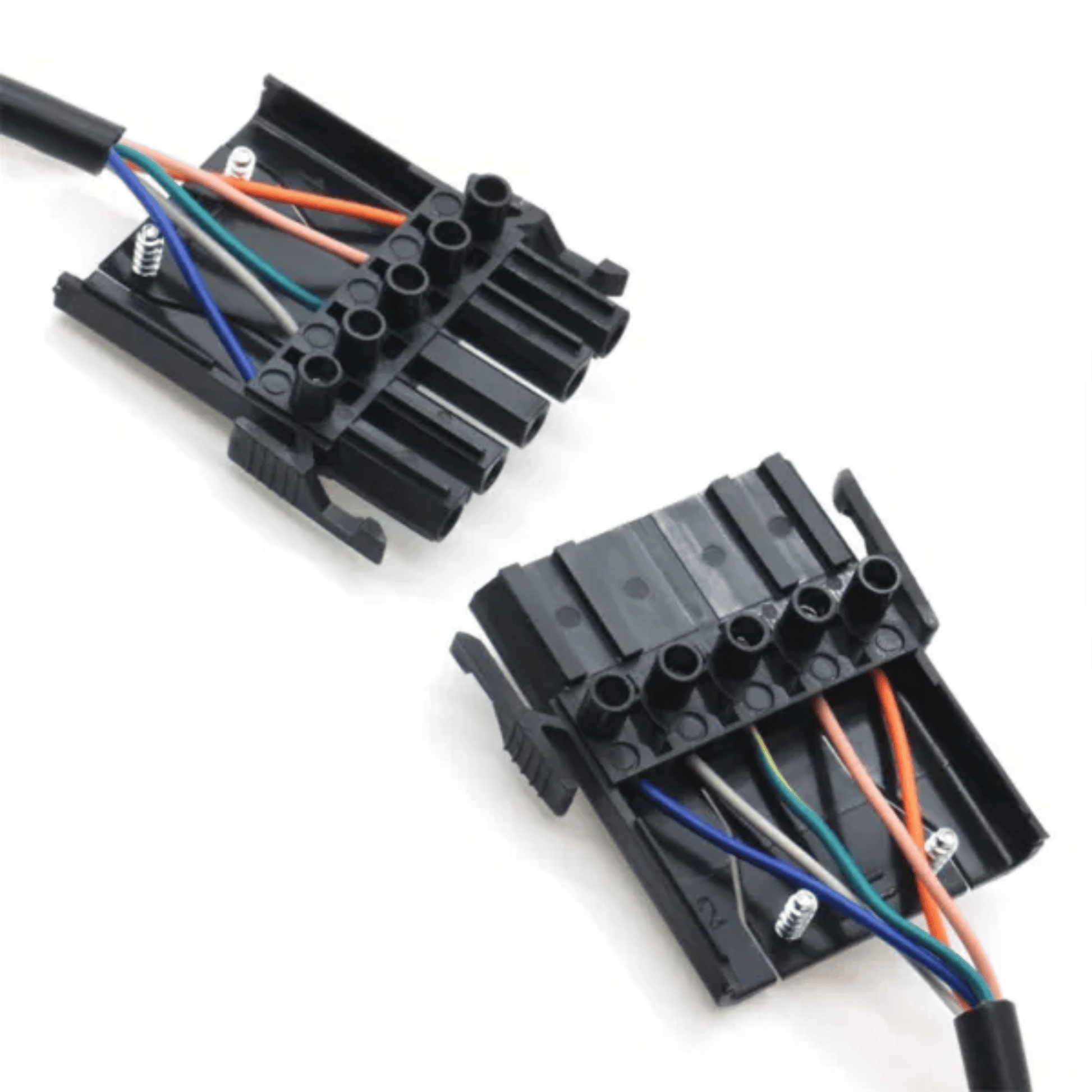 Arctic Hayes 3-5 Way Connector with Strain Relief - PLUG35